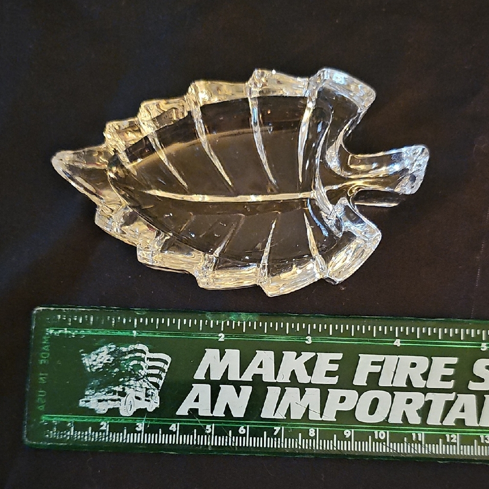 Gray Glass Leaf Art Sculpture - Picture 4 of 5